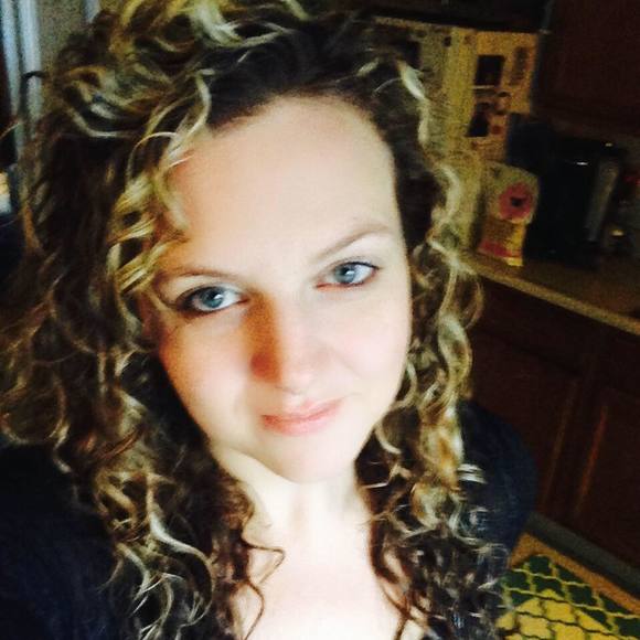 Meet your Posher, Stephanie - Picture 1 of 1